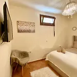 Apartment Delfi's Cozy Maisonette *