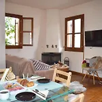 Delfi's Cozy Maisonette Apartment