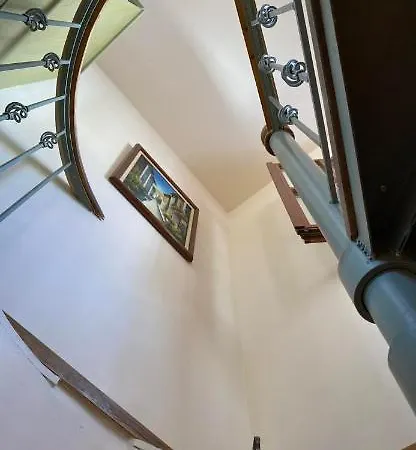 Lägenhet Delfi's Cozy Maisonette