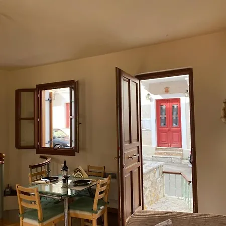 Delfi's Cozy Maisonette *