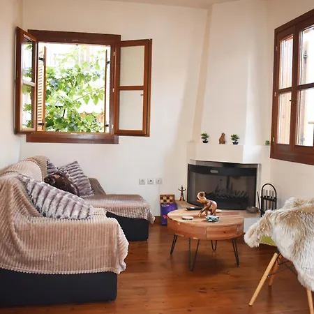 Delfi's Cozy Maisonette *