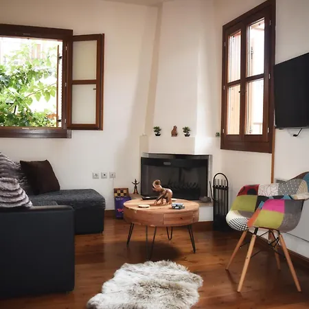 Delfi's Cozy Maisonette